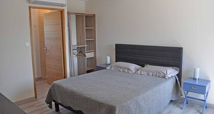 Chambre dâhĂŽtes « La FeniĂšre » avec piscine partagĂ©e, Wi-Fi et climatisation