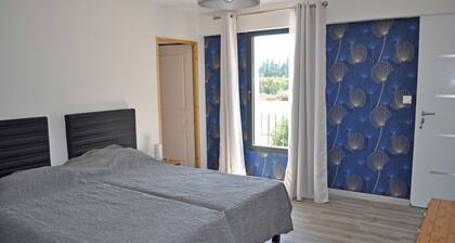 Chambre dâhĂŽtes « Le Grenier » avec piscine partagĂ©e, Wi-Fi et climatisation
