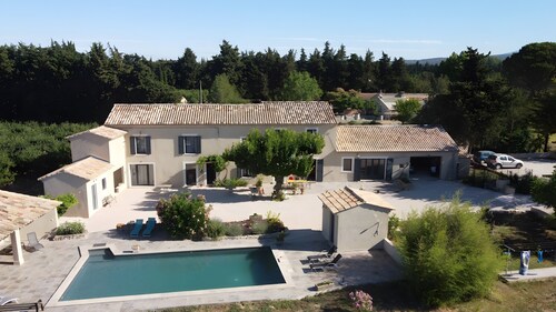 Bed and Breakfast 'Le Grenier' with Shared Pool, Wi-Fi and Air Conditioning