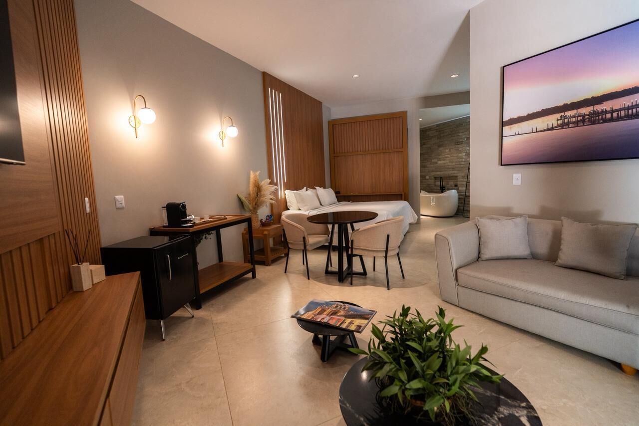 Luxury Suite, Garden View | Interior