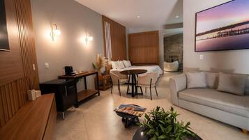 Luxury Suite, Garden View | Interior