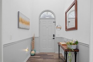 House, 4 Bedrooms | Interior - Ideal Dream Getaway 4 Bedroom Home (Savannah)