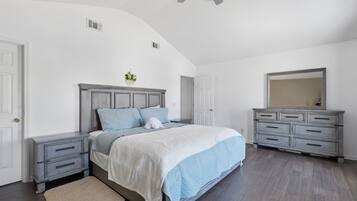 House, 4 Bedrooms | 4 bedrooms, laptop workspace, iron/ironing board, free WiFi