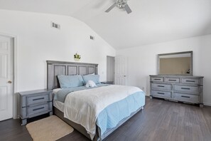 House, 4 Bedrooms | 4 bedrooms, laptop workspace, iron/ironing board, free WiFi - Ideal Dream Getaway 4 Bedroom Home (Savannah)