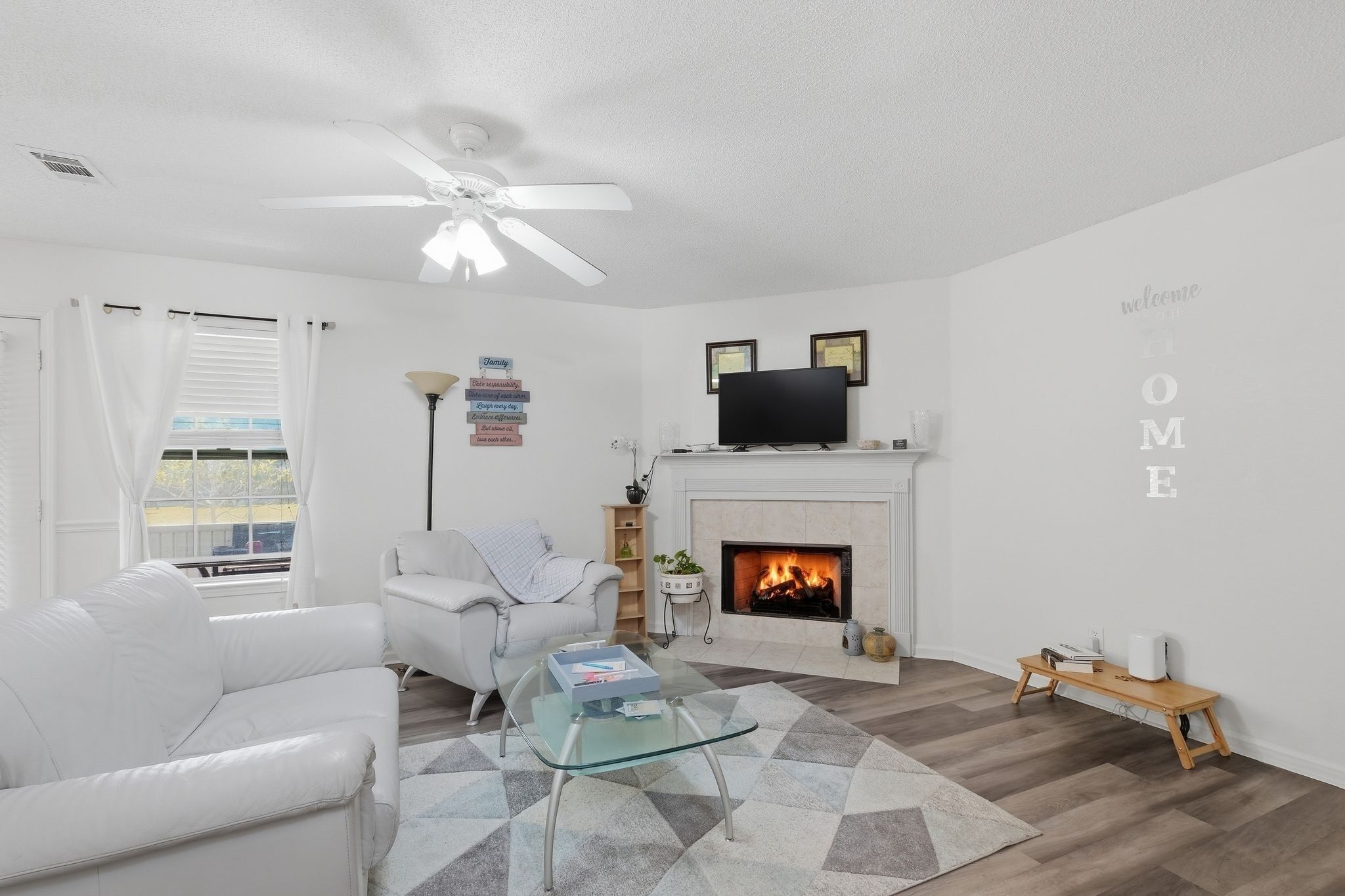 House, 4 Bedrooms | Living area