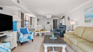 Condo, 2 phòng ngủ | Khu phòng khách