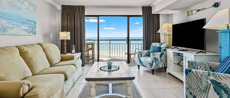 Condo, 2 Bedrooms | Living area