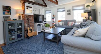 On Commercial St, beach, dining, nightlife, updated bright retreat. (2435)