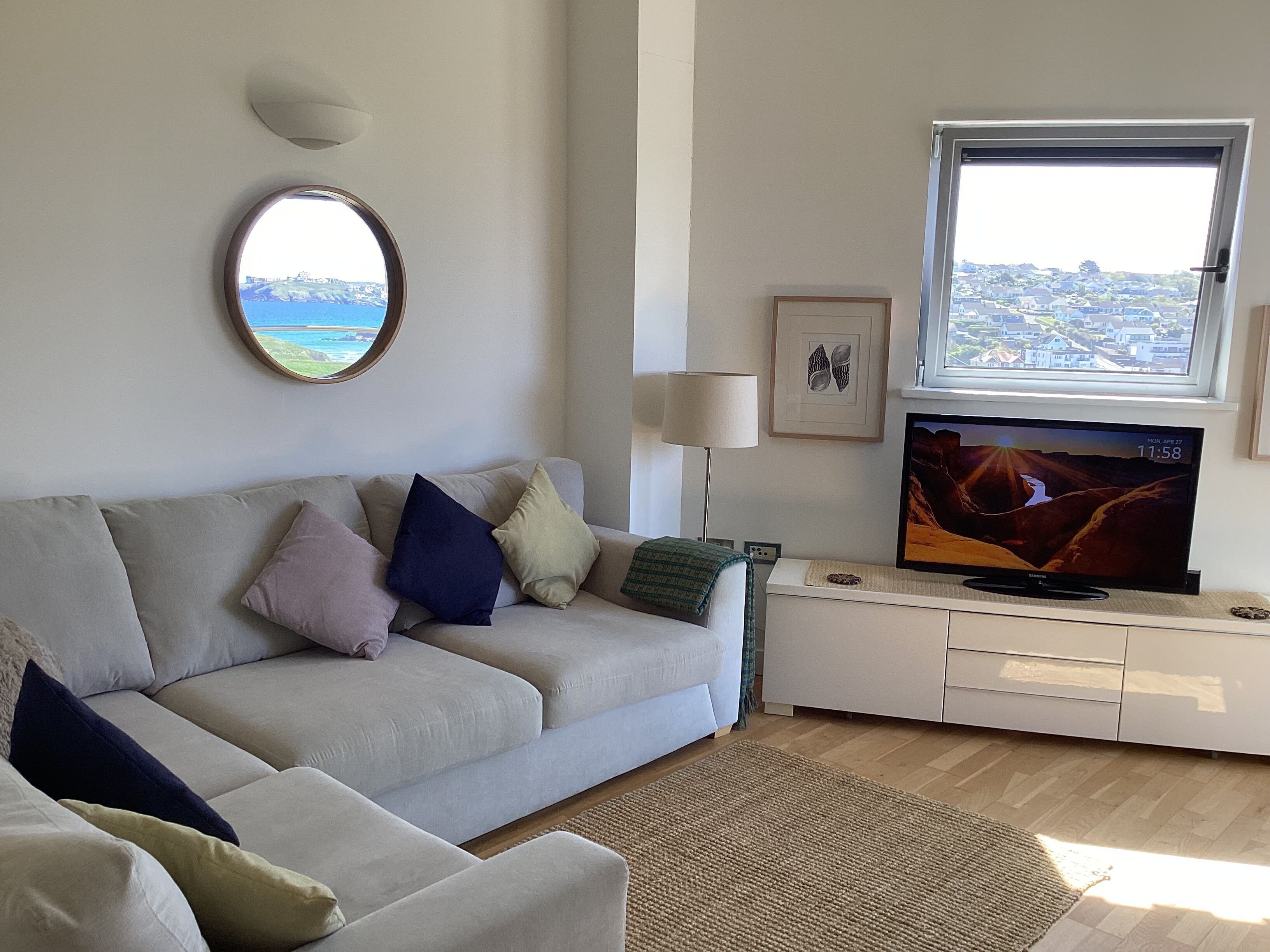 Ocean Front Top Floor Apartment, With Far-reaching Views. Sleeps 4. - Newquay
