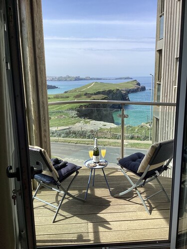 Ocean Front top floor apartment, with far-reaching views. Sleeps 4.