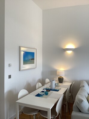Dining - Ocean Front top floor apartment, with far-reaching views. Sleeps 4. (Newquay)