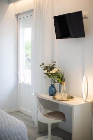 In-room safe, desk, free WiFi, wheelchair access