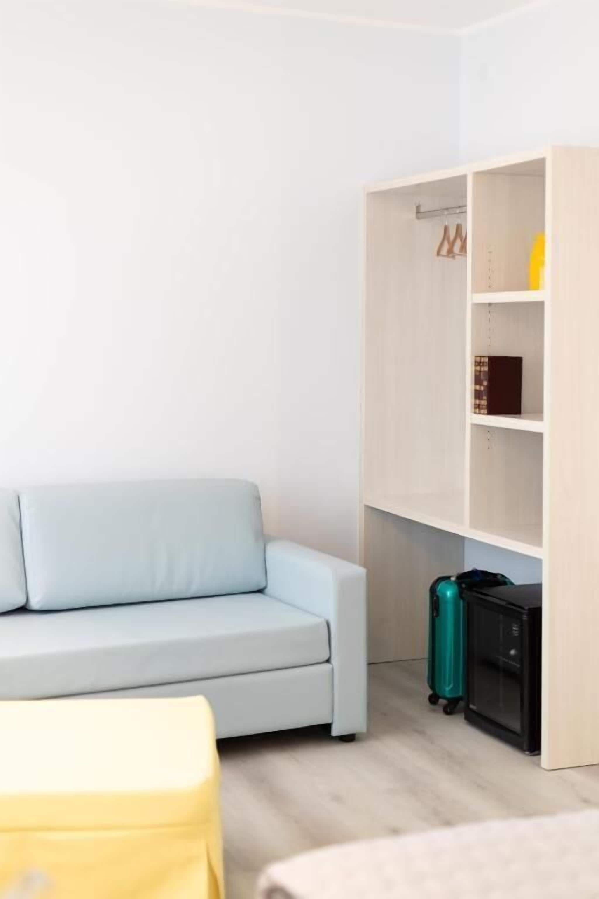 Junior Suite, Balcony, Courtyard View | Living area