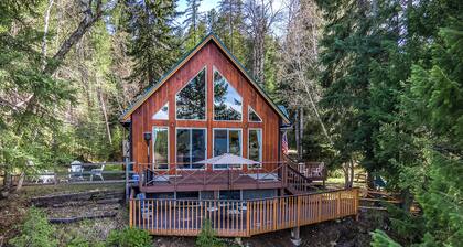 Peaceful Escape by the Water. Relax with the whole family at this peaceful place to stay. Tucked in the woods with breathtaking views of the river. Fire pit, large deck, river access and so much more!