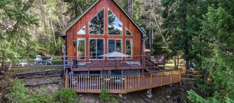 Peaceful Escape by the Water. Relax with the whole family at this peaceful place to stay. Tucked in the woods with breathtaking views of the river. Fire pit, large deck, river access and so much more!