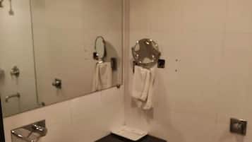 Chambre Double Deluxe, vue ville | Salle de bain