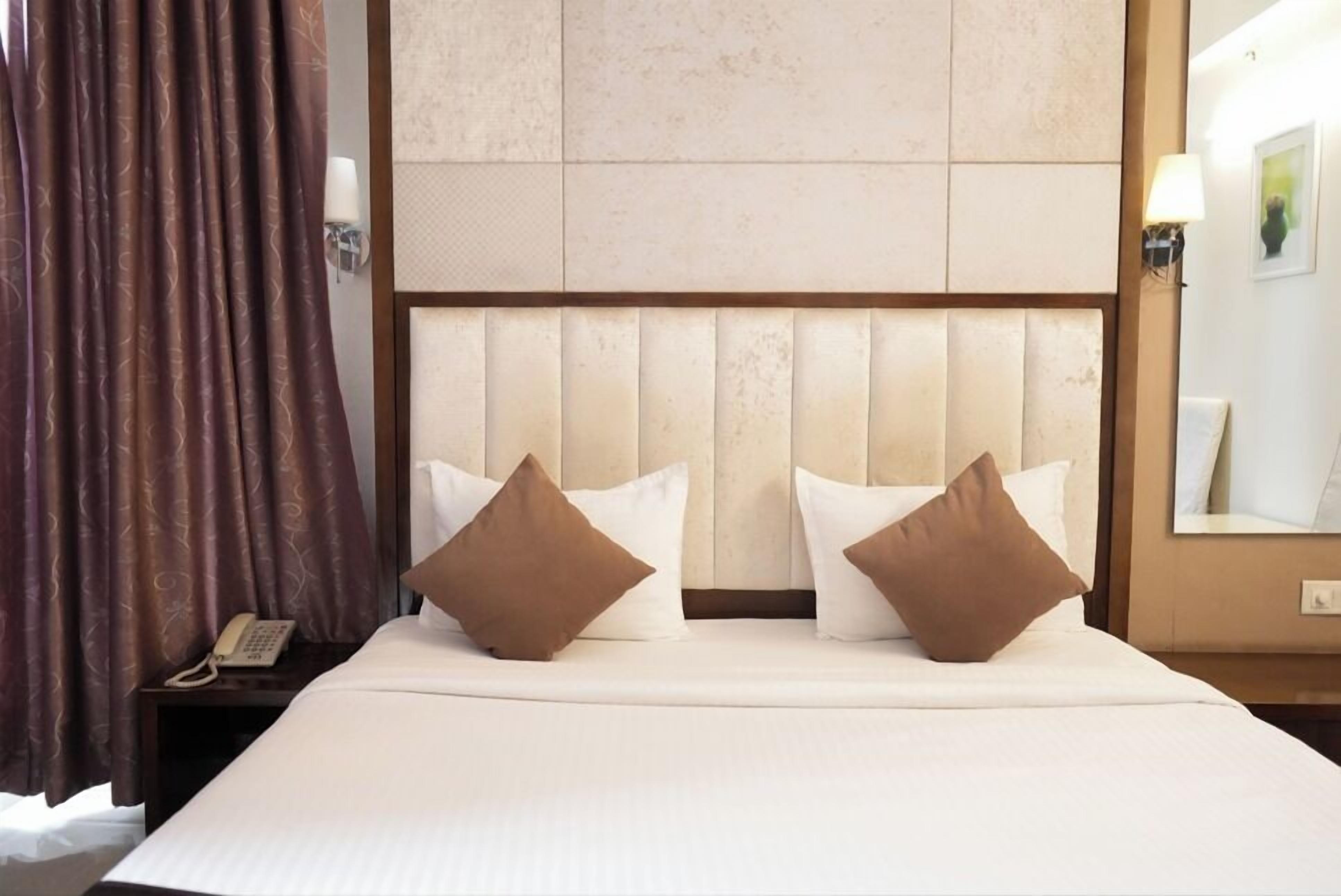 Deluxe Double Room, City View | Desk, free WiFi