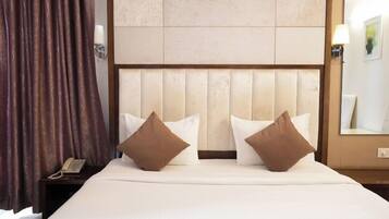 Deluxe Double Room, City View | Desk, free WiFi