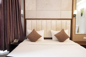 Chambre Deluxe double, vue sur la ville | Bureau, accĂšs au Wi-Fi (inclus)