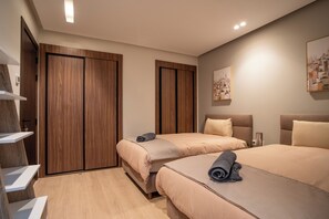 2 室のベッドルーム、デスク、アイロン / アイロン台、WiFi