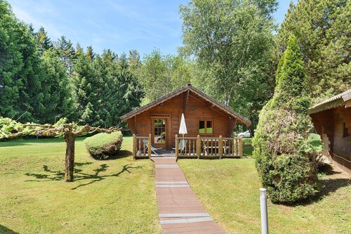 Caravan “Chalet Bouton d'Or” with Shared Pool