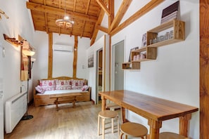 Interior - Apartment "Gentiane" with mountain view, Wi-Fi and air conditioning (Vaulnaveys-le-Bas)