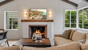 Smart TV, fireplace - 4077 MerSea - Updated Home in Carmel-by-the-Sea (Carmel-by-the-Sea)
