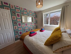 2 bedrooms, iron/ironing board, WiFi, bed sheets - Stylish 2 bedroom Cottage Near Stirling + Parking & Pets (Stirling)