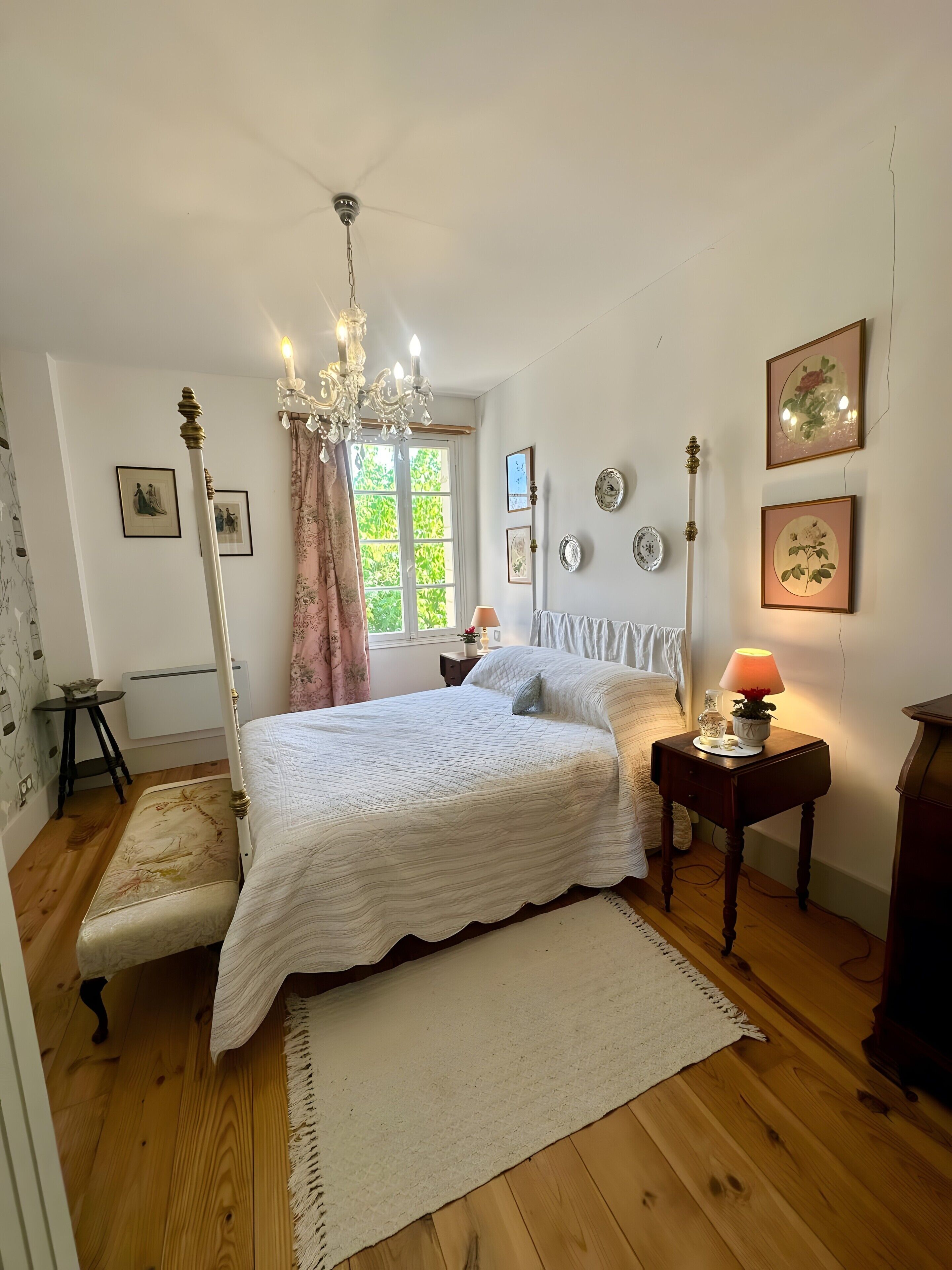 3 slaapkamers, een strijkplank/strijkijzer, wifi, beddengoed