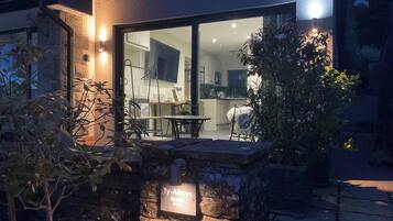 Studio, 1 Bedroom, Terrace, Mountain View | Outdoor dining