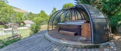 Baignoire à remous extérieure