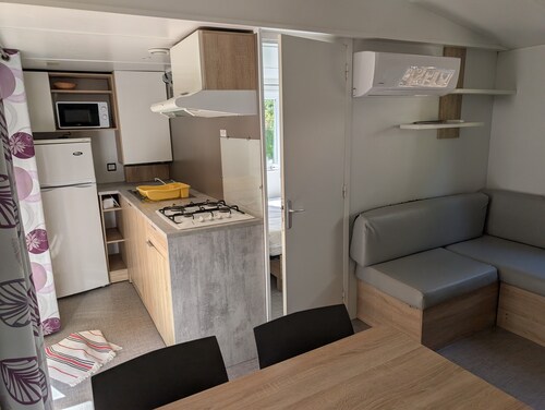 Caravane « Chalet Portland N°42 » avec piscine partagée