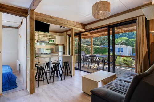 Caravane « Chalet Portland N°42 » avec piscine partagée