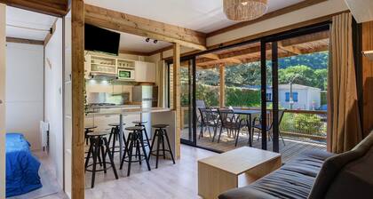 Caravane « Chalet Portland N°42 » avec piscine partagée
