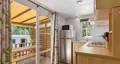 Caravane « Mobil Home Lodge 77 N° 27 » avec piscine partagée