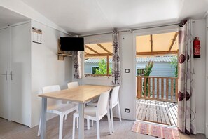 Dining - Apartment 'Lodge 87 No.47' with Mountain View, Wi-Fi and Air Conditioning (Vaulnaveys-le-Bas)