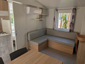 Télévision, table de tennis de table