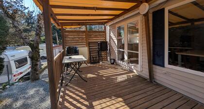 Caravane « Mobil Home Lodge 77 n° 28 » avec piscine partagée