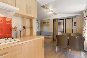 Interior - Caravan "Mobil Home Lodge 77 No. 28" with Shared Pool (Vaulnaveys-le-Bas)