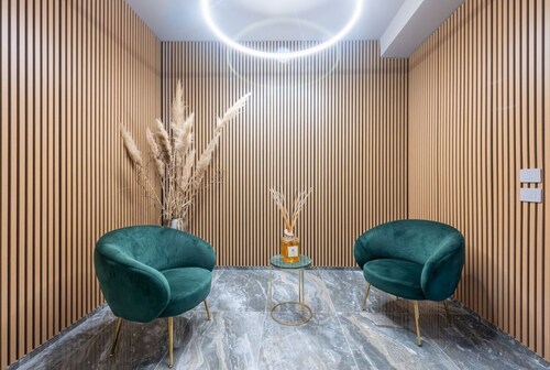 Modern 44 square meters studio apartment (with separate sleeping area), perfect for four people, located on the first floor of a recently renovated 1960s building with elevator (NOT accessible to disabled guests).The property enjoys an excellent location