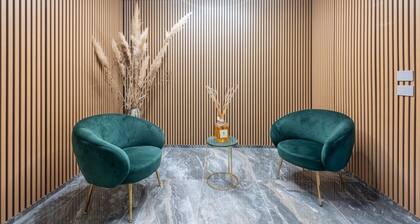 Modern 44 square meters studio apartment (with separate sleeping area), perfect for four people, located on the first floor of a recently renovated 1960s building with elevator (NOT accessible to disabled guests).The property enjoys an excellent location