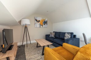 Living area - Old Dutch Embassy by Guestz (Hull)