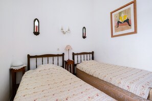 2 bedrooms, iron/ironing board, WiFi - Apartment 'Vieil Antibes 2P Clémenceau' with Wi-Fi (Antibes)
