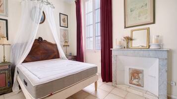 2 bedrooms, iron/ironing board, WiFi