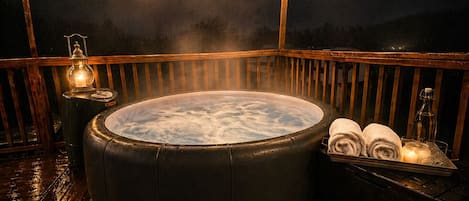 Outdoor spa tub