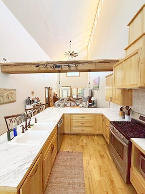 Fridge, microwave, oven, stovetop - 360° Mountain Views! 
1 mile off 77, Pride’s Mountain Guest House and Farm Stay (Bastian)