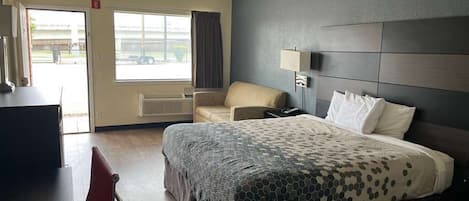 Escritorio, wifi gratis y ropa de cama