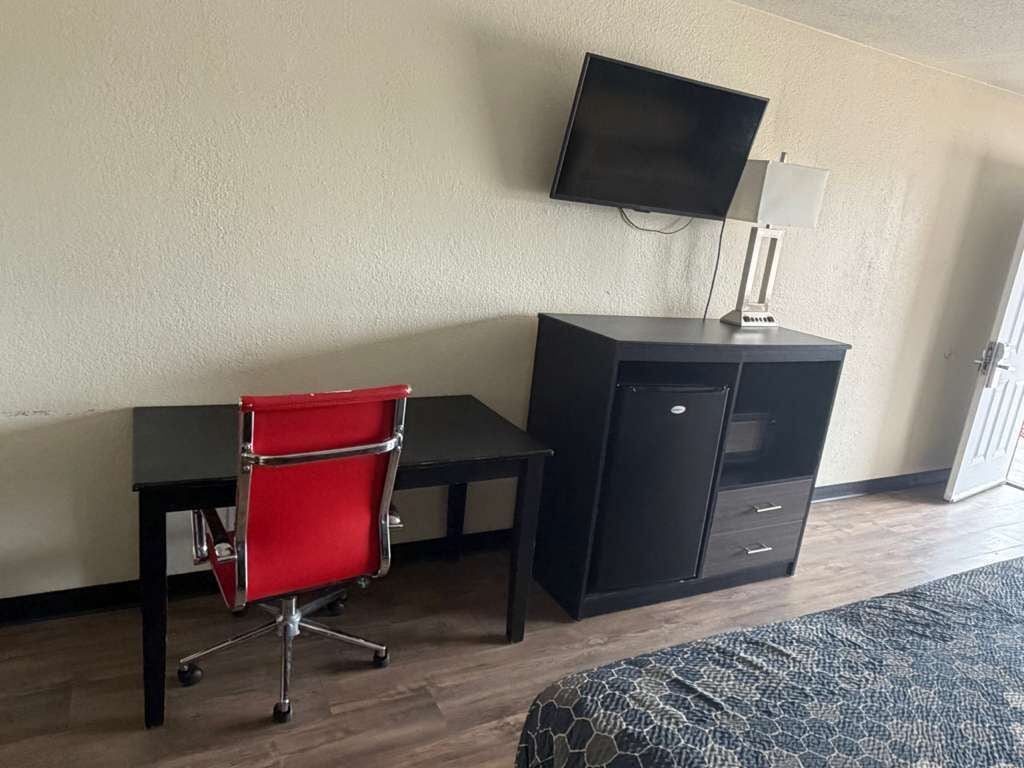 Desk, free WiFi, bed sheets