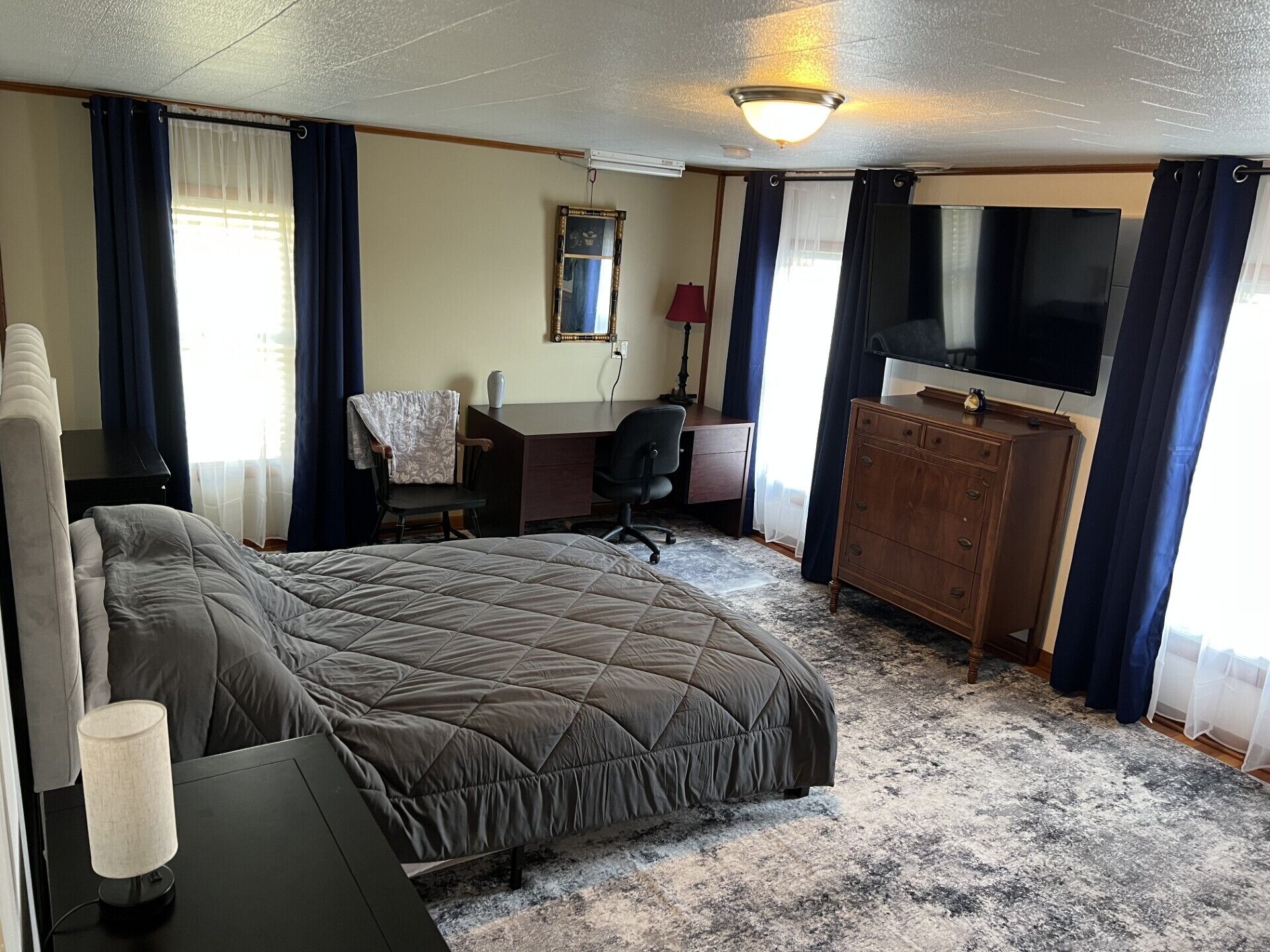3 chambres, bureau, accès au Wi-Fi (inclus), literie fournie