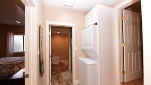 Interior - Steps to Settlers Green | 3BR, 2 Bath, Sleeps 8 | Central AC + Fireplace (North Conway)